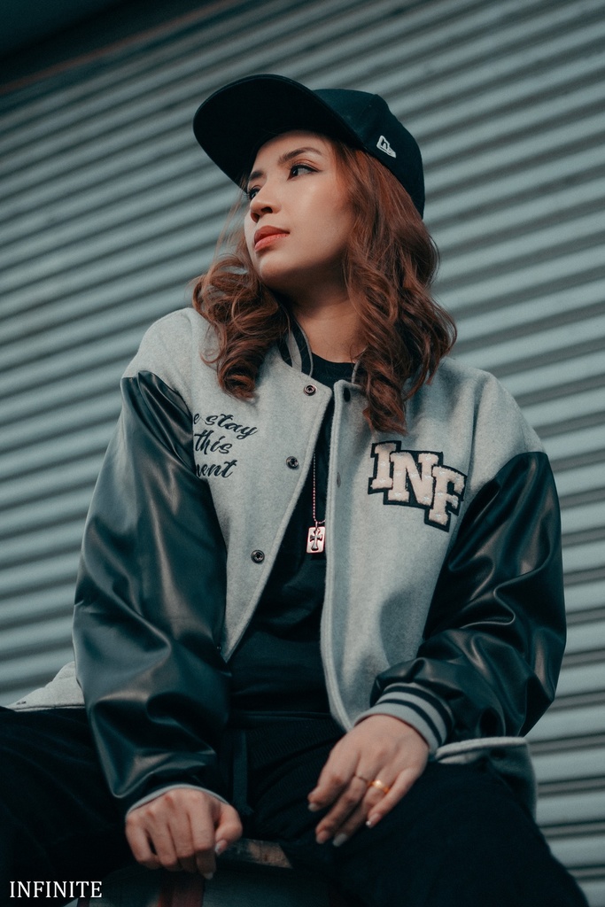 J010LGRAY INF VARSITY V-3 [TIME STAY]